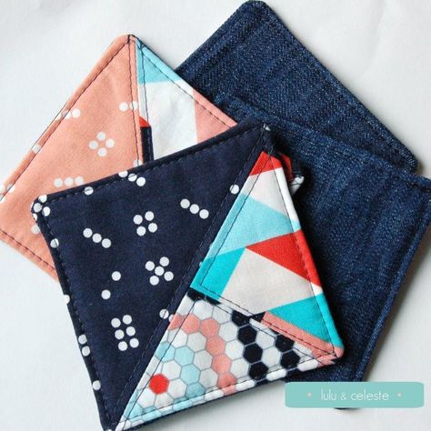 Triangle coaster set Coaster Sewing, Making Rugs, Quilted Coasters, Mug Rug Patterns, Japanese Knot Bag, Sewing Projects Free, Sew Simple, Straight Line Quilting, How To Make Coasters