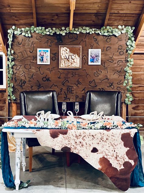 Brand board will become our headboard! All the brands are our family and friends. #diyweddingideas #western #wedding #cattle Western Wedding Head Table, Western Wedding Table Decor, Farm Style Wedding, Western Centerpieces, Wedding Head Table, Cow Rug, Rusting Wedding, Western Themed Wedding, Head Table Wedding