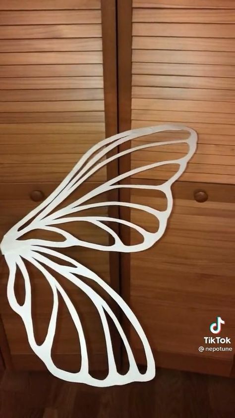 Cosplay Wings Fairy, How To Make Your Own Fairy Wings, Diy Fairy Wings Cardboard, Diy Fairy Wings Template, Giant Fairy Wings, Diy Faerie Wings, Cardboard Wings Diy, Mushroom Fairy Wings, Wings Tutorial Costume