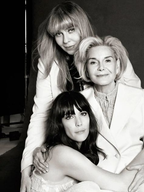 Family Generation Photography, Grandmother Photography, Generation Pictures, Mother Daughter Poses, Generations Photography, Bebe Buell, Daughter Photo Ideas, Studio Family Portraits, Mother Daughter Photoshoot