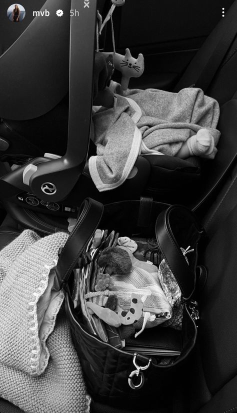 Mom Car Aesthetic, Car Seat Aesthetic, Mom Dad Baby, Pregnancy Goals, Baby Pram, Good Morning Gorgeous, Aesthetic Roblox Royale High Outfits, Winter Maternity, Car Aesthetic