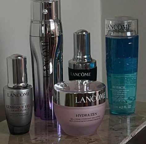 Lancome Skincare, Lancome Makeup, Beauty Care Routine, Makeup Store, Pretty Skin Care, Best Skincare Products, Bath And Body Care, Skin Care Kit, Luxury Makeup