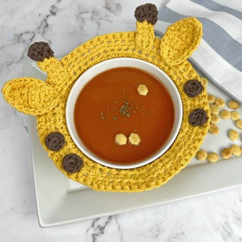 The Giraffe Soup Bowl Cozy crochet pattern makes a fun way to eat from a bowl! This bowl cozy isn't just for soup, afterall! Crochet Bowl Cozy Pattern, Crochet Bowl Cozy, Bowl Cosy, Bowl Cozy Pattern, Crochet Kitchen Items, Crochet Bowls, Soup Cozy, Soup Bowl Cozy, Ice Cream Cozy