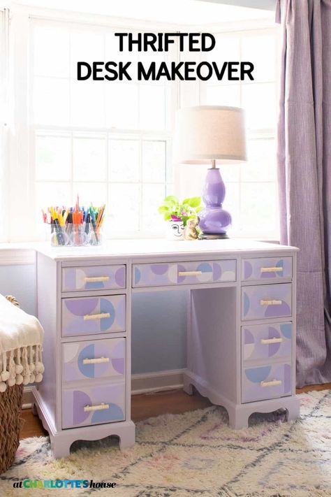 Painted Desk Ideas Fun, Diy Painted Desk, Desk Painting Ideas, Thrift Flip Furniture, Painted Kids Chairs, Thrift Furniture, Desk Makeover Diy, Kids Room Desk, Purple Desk