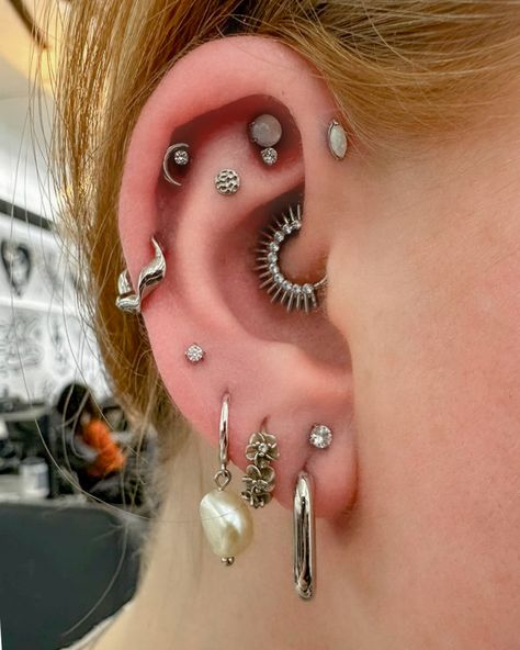 THIS TITANIUM EAR  CURATION IS OUR NEW OBSESSION 🤩  PIERCED BY @piercernomercy_  Soho, Union Square, and Williamsburg  11AM-9PM 7 DAYS A/W🕘 WALK-INZ OR BOOK ONLINE..📕 TATTOOS & PIERCINGS, NO ATTITUDE, NO MISERABLE HOOPS TO JUMP THROUGH....🚫 WALK-INZ WELCOME OR BOOK ONLINE AT ⚔️livebytheswordtattoo.com⚔️ . . . . #livebythesword #earcuration #titanium #titaniumjewelry #piercingcheck Titanium Ear Curation, 3 Lobe Piercings, Stretched Septum, Ear Curation, Piercing Inspo, Diy Minecraft, Pin Up Tattoos, New Obsession, Titanium Jewelry