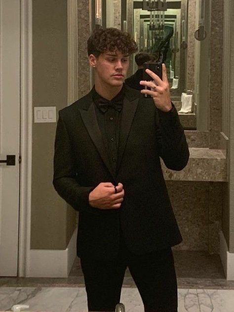 All Black Suit Prom, Instagram Spam Account, Black Suit Prom, Full Black Suit, Black Prom Suits, Suit For Prom, Prom Outfits For Guys, Full Black Outfit, Me Vs Me