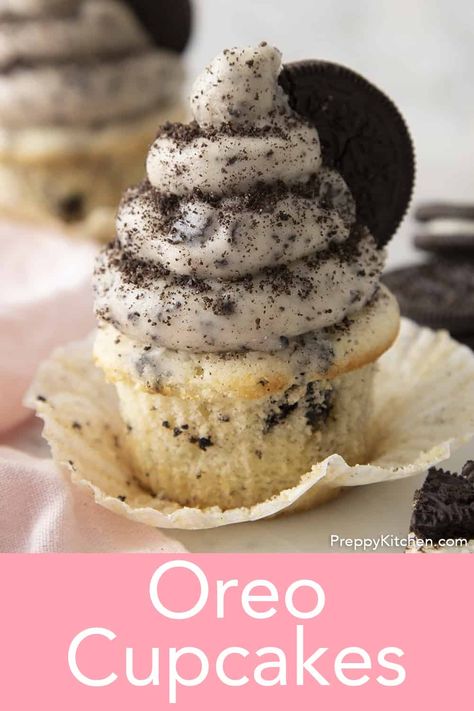 Oreo Cupcake Recipe, Oreo Cupcake, Cookies And Cream Frosting, Cookie And Cream Cupcakes, Oreo Desserts, Recipes Using Cake Mix, Oreo Buttercream, Cookies And Cream Cake, Cream Cupcakes