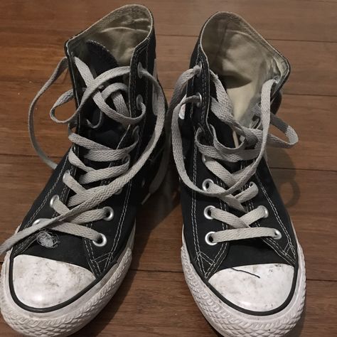 Beat Up Converse, Hi Top Converse, Cdg Converse, Converse Hi, Black And White Converse, Black High Top Converse, Black Punks, Black Converse, Chuck Taylors High Top