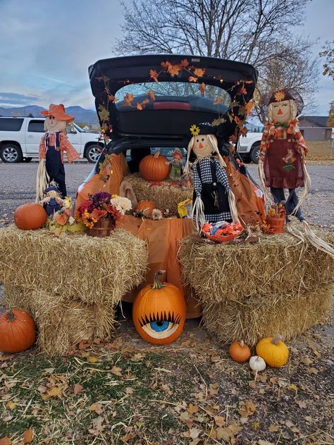 Super fun and so easy Scare Crow Trunk Or Treat, Pumpkin Patch Trunk Or Treat Ideas, Scarecrow Trunk Or Treat, Pumpkin Patch Trunk Or Treat, Trunker Treat Ideas, Trunk Ideas, Trunk Or Treat Ideas, Apartment Goals, Fall Fest