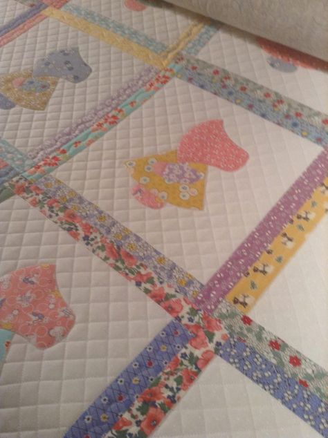 Quilt Block Patterns Free, Sunbonnet Sue, Denim Quilt, Applique Quilting, Linen Quilt, Girls Quilts, Quilt Block Patterns, Easy Quilts, Longarm Quilting