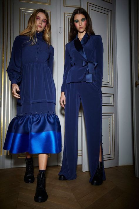 Classic Blue Pantone, Blue Pantone, Alexis Mabille, Abaya Style, Vintage Couture, Abaya Fashion, Fashion 2018, Fashion Show Collection, Fall 2018