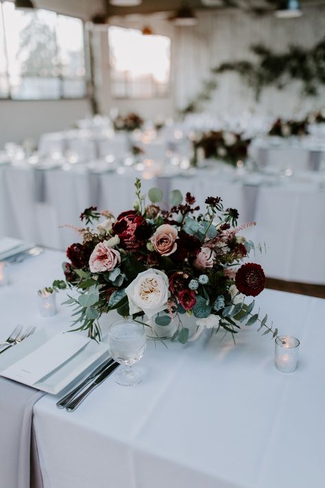 Burgundy Centerpieces, Winter Wedding Table, Winter Wedding Centerpieces, Winter Wedding Flowers, Unique Wedding Flowers, Wedding Floral Centerpieces, Fall Wedding Flowers, Flower Centerpieces Wedding, Wedding Flower Arrangements