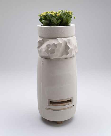 A cylindrical concrete beehive for urban beekeepers to use on the roofs of city buildings Bee Hives, Tower Garden, Succulent Terrarium, Hydroponic Gardening, Beneficial Insects, House Plants Indoor, Urban Farming, Bees Knees, Succulents Garden