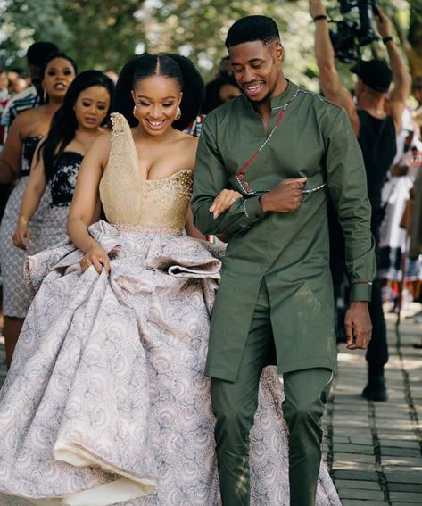 Dineo Moeketsi and Solo Langa In Beautiful Wedding Outfits – Clipkulture Wedding Dresses South Africa, Shweshwe Wedding Dresses, South African Wedding Dress, Zulu Traditional Wedding, South African Celebrities, Zulu Wedding, African Inspired Wedding, Couples African Outfits, South African Traditional Dresses