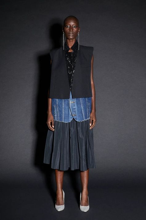 Lutz Huelle, Upcycled Denim Jacket, Spring 2023 Ready To Wear, 2023 Ready To Wear Collection, 2023 Ready To Wear, Denim Diy, Vintage Denim Jacket, Sleeveless Jacket, Vest Fashion