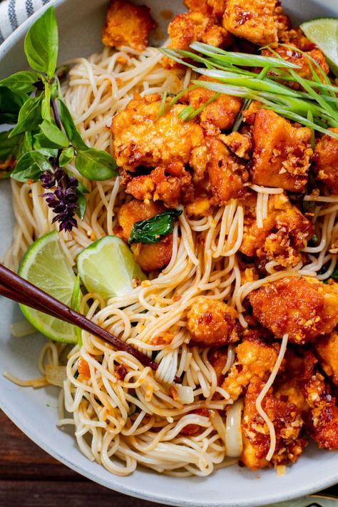 Chili Crunch Tofu & Spinach Rice Noodles - This Savory Vegan Vegetarian Asian Noodle Recipes, Tofu Spinach Recipes, Tofu With Pasta, Tofu Meal Prep, Recipes With Tofu, Vegetarian Bowl, Rice Noodle Bowl, Rice Noodles Recipe, Vegetarian Rice Recipes