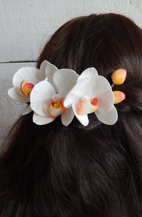 #orchid #whiteorchid #weddingset #weddingaccessories #bouttonniere #hairaccessory #bridal #hairstyles #bride #weddingflowers #tropical Orchid Hair Piece, Orchid Hair, Flower Headpiece Wedding, Bridal Floral Headpiece, Floral Hair Pieces, Wedding Hair Head Piece, Flower Hair Pieces, Floral Hair Pins, Bridal Hair Clip