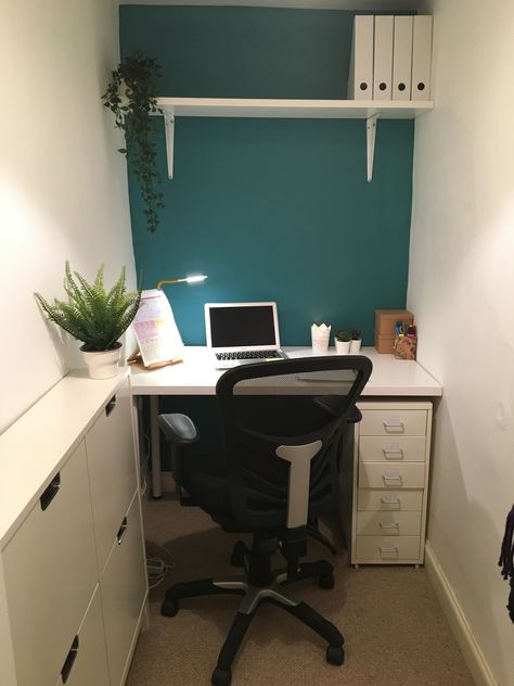 Tiny Corner Office, Small Studio Ideas Offices, Box Room Ideas Offices, Tiny Office Layout, Tiny Office Storage Ideas, Micro Home Office, Tiny Study Room Ideas, Tiny Office Room, Box Room Office Ideas Small Spaces