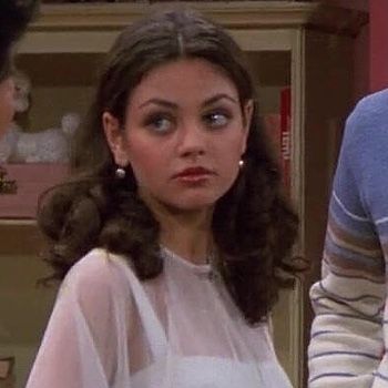 mila kunis Mila Kunis 70s Show, 70s Show Jackie, Mila Kunis Makeup, 70’s Makeup, Mila Kunis Hair, Jackie Burkhart, 90’s Hairstyles, Trashy Outfits, 70s Show