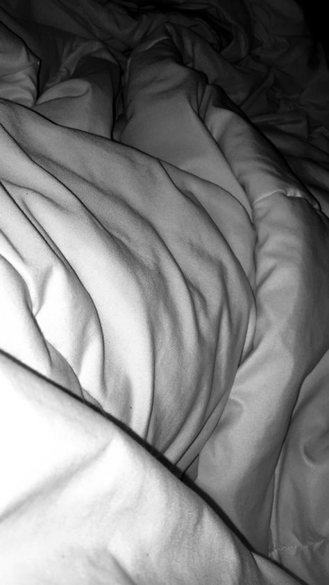 B & W Gud Night Snap, Snapchat Picture Night Bed, Laying In Bed Snap, Bed Snapchat, Bed Snap, Good Night Snap, Chilling In Bed, Bed Selfie, Night Snap