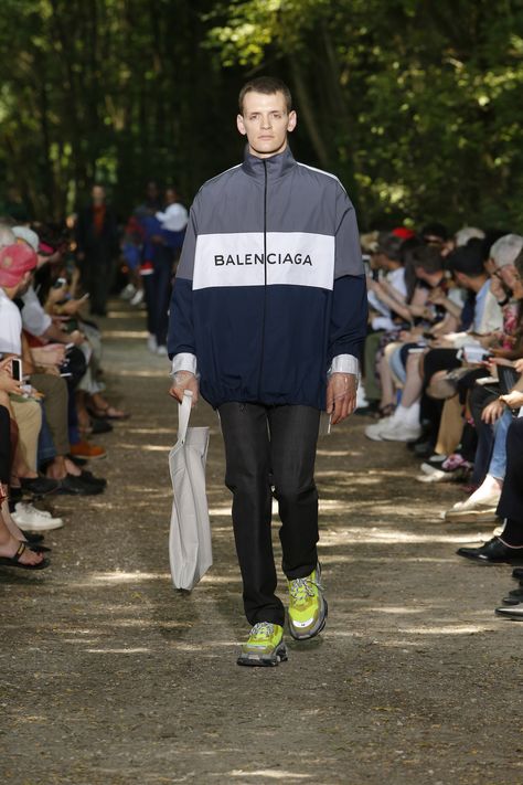 Balenciaga PO m RS18 0046 Balenciaga Outfit Mens, Balenciaga Spring, Balenciaga Men, Men Fashion Show, Streetwear Men, Golf Fashion, Fashion Tips For Women, Fashion 2018, Mens Fashion Summer