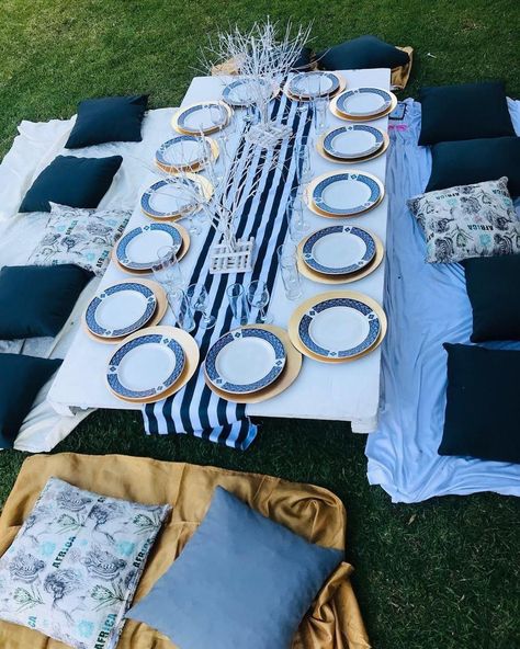 Picnic decor, pallet and cushion setup, pallet setup, outdoor park setup Pink And Blue Picnic Decor, Pallet Picnic Setup Ideas, Picnic Setup Ideas, Diy Outdoor Toys For Kids, Purple Picnic, Outdoor Events Decor, Beach Picnic Party, Diy Outdoor Toys, Picnic Party Decorations