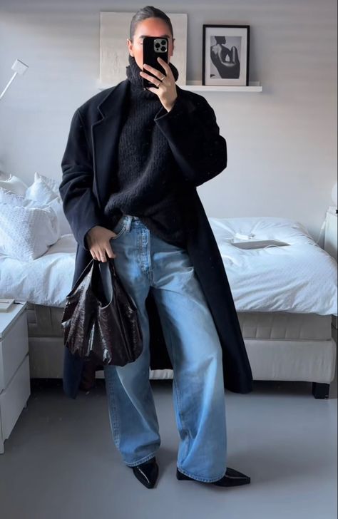 Outfit Ideas With Coat, Denmark Winter Outfits, Matilda Djerf Winter Style, Evening Winter Outfits, Scandinavian Outfit Winter, Black Trench Outfit, Nyc Winter Street Style, Scandinavian Capsule Wardrobe, Winter Outfits Long Coat