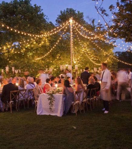 Amazing party tips for a dreamy, stylish party: Fairy lights garden party tent Diy Party Tent, Garden Party Tent, Garden Party Decorations Diy, Boho Garden Party, Marriage Celebration, Fairy Lights Garden, Diy Tent, Outdoor Party Lighting, Garden Party Decorations