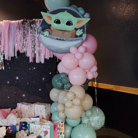 Baby Yoda Themed Birthday Party, Grogu Party Ideas, Decoracion Baby Yoda, Baby Yoda Decorations, Baby Yoda Birthday Party Ideas Girl, Star Wars Girls Birthday Party, Baby Yoda Centerpieces, Baby Yoda Baby Shower Theme, Baby Yoda Party Ideas