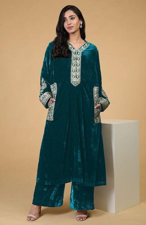 Pakistani Party Wear Dresses, Black Kurta, Pakistani Party Wear, Velvet Dress Designs, Party Wear Dresses, Kurta Set, Silk Velvet, Dress Designs, Soft Black