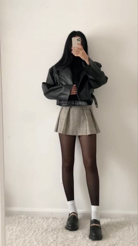 Cinema Look, Fitsandbits Outfits, Parisian Style Decor, Worst Outfits, Korean Vibe, Parisian Aesthetic, Kpop Style, Elegante Casual, Korean Aesthetic