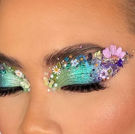 The Ballerina Bride MUA on Instagram: "An enchanted garden 🧚🏼‍♂️🦋 MODEL- @sarahmagusara KEY PRODUCTS- @plouise_makeup_academy paints in Must be the Money and Ocean Club @madebymitchell electrics colour case from @glamraider @karlacosmetics pigments in Lucky charm, Birdsong and Lazy Bones @modelrocklashes silk style 17 @narsissist sheer glow foundation @tartecosmetics shape tape concealer @madebymitchell curve case @jordanaticiacosmetics half baked powder @maccosmeticsanz Yash lipstick . . . #makeup #mua #brisbanemakeupartist #fairycore #fairymakeup #makeuptutorial" Garden Of Time Makeup, Garden Inspired Makeup, Fairy Makeup Ideas Fantasy Make Up, Dramatic Fairy Makeup, Fairy Butterfly Makeup, Silver Rave Makeup, Fairy Themed Makeup, Fairy Queen Makeup, Spring Fairy Makeup