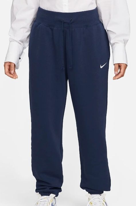 Dark Blue Sweatpants Outfit, Dark Blue Sweatpants, Nike Trackies, Nike Azul, Wishlist Clothes, Fred Jones, Blue Sweatpants, Nike Sweatpants, Weekly Outfits