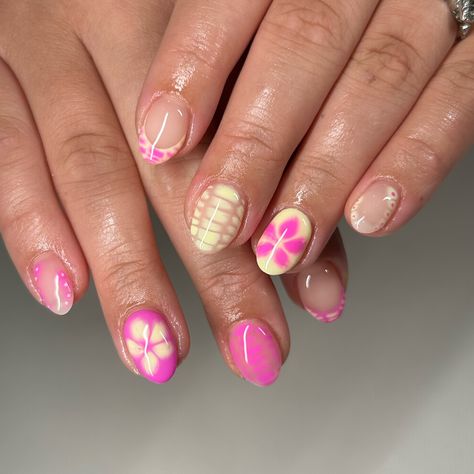 The blooming gel flowers are SO cute!!! Are you kidding? #luminary #luminarynailsystems #planails #nailtech #nynails #nailart #bloominggel #bloominggelnailart #summernails In Trend Nails, Nail Beach Ideas, Gel X Blooming Gel, Beetles Blooming Gel, Blooming Gel Acrylic Nails, Blooming Gel Nail Art Flower, Cute Blooming Gel Nails, Blooming Polish Nail Art, Nails Gel X Ideas