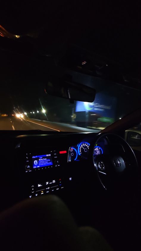 #nightride #night Late Night Drives With Boyfriend, Car Night Photo, Late Night Drive Snap, Late Night Car Snaps, Fake Car Snaps Night, Night Ride With Boyfriend, Car Snap Night, Late Night Car Drives, Night Car Drive