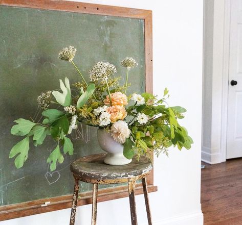 Boho Farmhouse Style, Kitchen Chalkboard, Green Chalkboard, Colorful Moroccan Rugs, Eclectic Farmhouse, Vintage Chalkboard, Chalkboard Decor, Rustic Wood Furniture, Coastal Boho