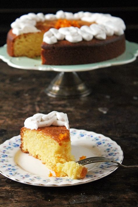 This Pan corn flour cake is flavored with almond and orange. It's gluten-free and dairy free, plus it's topped with a fragrant cardamom-infused coconut cream frosting. Corn Flour Recipes, Veggie Desserts, Orange And Almond Cake, Gluten Free Dough, Dairy Free Cake, Light Cakes, Corn Cakes, Corn Flour, Almond Cake