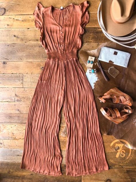 Southwestern Outfits, Pleated Pant, Western Boutique, Western Style Outfits, Estilo Country, Western Outfits Women, Western Chic, Sioux Falls, Jumpsuit With Sleeves