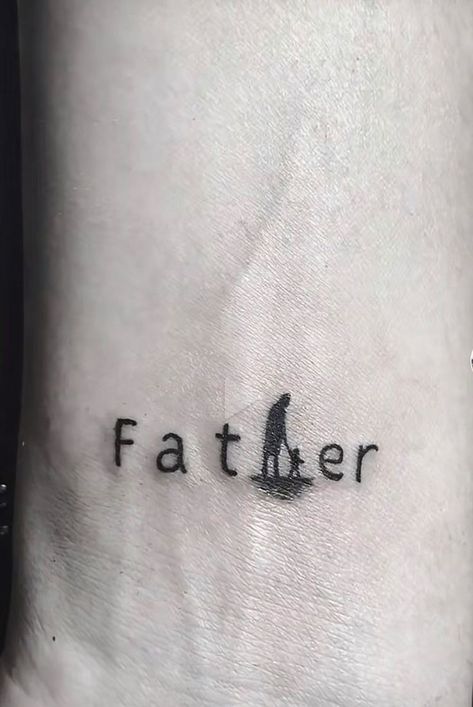 Father Tattoo Design, Daughter And Father Tattoos, Dad Tattoos For Men, Baby Tattoo For Dads, Tato Nama, Daughter And Father Tattoo, Tattoos For Dad Memorial, Father Daughter Tattoos, Tattoo Quotes For Men