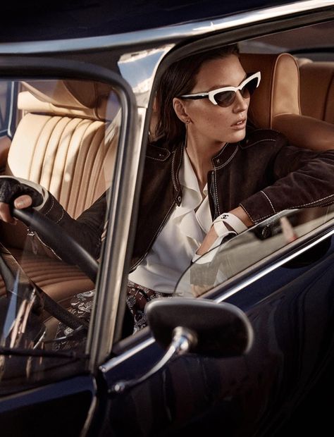 Veroniek Gielkens Poses in Chic Neutrals for Mujer Hoy Pose With Car, Car Editorial, Classic Car Photoshoot, Woman In Car, Car Poses, May 4th, Photoshoot Pose, Model Inspo, Photoshoot Concept