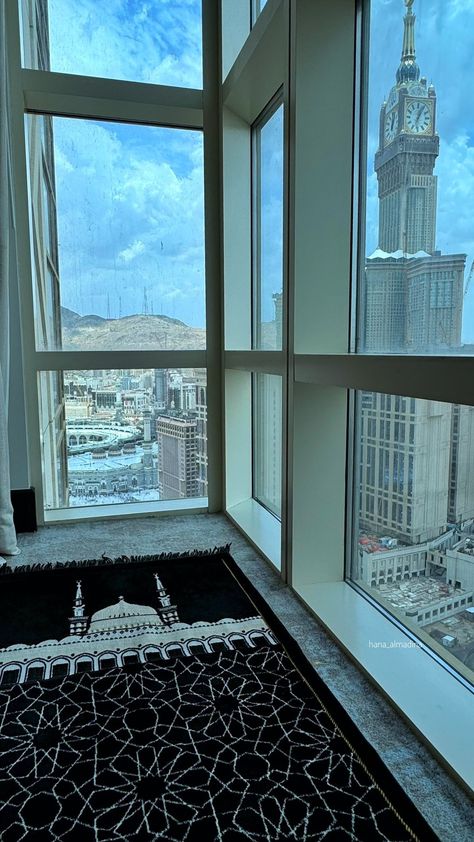 Mecca Madinah, Ka Bah, Asthetic Picture White And Black, Dubai Aesthetic, Mosque Architecture, Bedroom Views, Beautiful Status, Islamic Art Pattern, Iphone Wallpaper Vintage