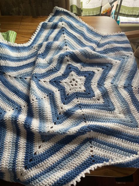 Blanket Crochet Aesthetic, Blue Crochet Pillow, How To Crochet A Star Blanket, Thick Yarn Crochet Ideas, Crochet Ideas With Blue Yarn, Crochet Ideas Blankets, Cute Crochet Blanket Ideas, Blue Yarn Crochet Projects, Math Crochet