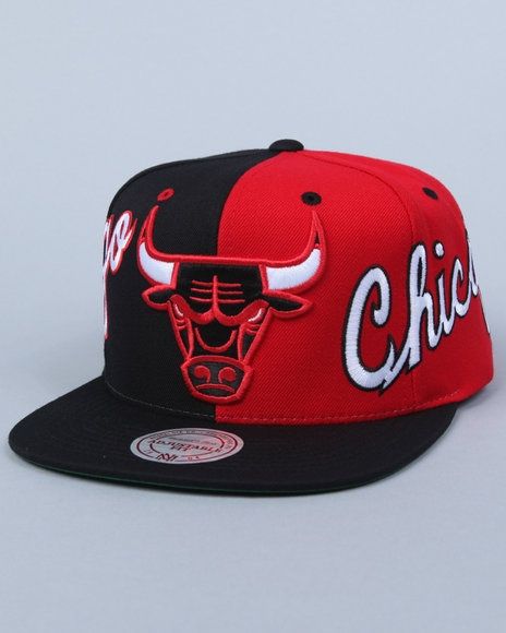 Chicago Bulls Snapback Hat, Custom Fitted Hats, Chicago Bulls Hat, Swag Hats, Dope Hats, Hat Aesthetic, Vintage Snapback, Flat Bill Hats, New Era Hats