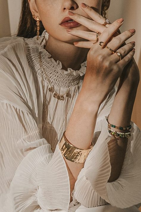 Jewellery Photography Inspiration, Creative Jewelry Photography, Jewelry Photography Styling, Jewelry Editorial, Only Live Once, Jewelry Photoshoot, Foto Poses, Classy Aesthetic, Jewelry Model