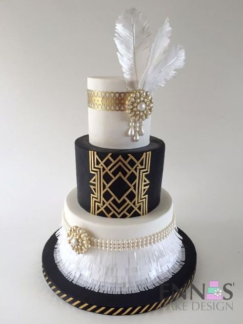 Beautiful Great Gatsby inspired cake. This would be perfect for a 1920s themed birthday party! Great Gatsby Cake, Gatsby Cake, Art Deco Wedding Cake, Black And White Cake, Gatsby Birthday Party, Gatsby Birthday, Art Deco Cake, Great Gatsby Theme, Harlem Nights