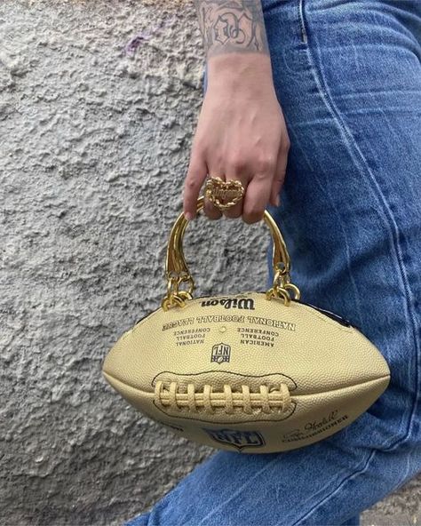 NGNG Marketing Agency on Instagram: "We heard Rihanna and suddenly… we love football. 👏🏼 #NGNG ⠀⠀⠀⠀⠀⠀⠀⠀⠀ @bvllbag" Sperry Outfit, Purse Wishlist, Football Purse, Basketball Purse, Uni Fashion, Gold Football, Football Bag, Basketball Bag, Game Outfit