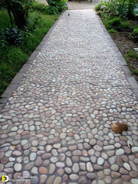 28+ Very Creative And Inspiring Garden Stone Pathway Ideas - Engineering Discoveries Concrete Pebble Walkway, Cement With Pebbles, Pebbles Garden Ideas, Pebble Pathway Ideas, Riverstone Landscaping, Cobblestone Path, Landscaping Along Fence, Sloped Backyard Landscaping, Large Backyard Landscaping