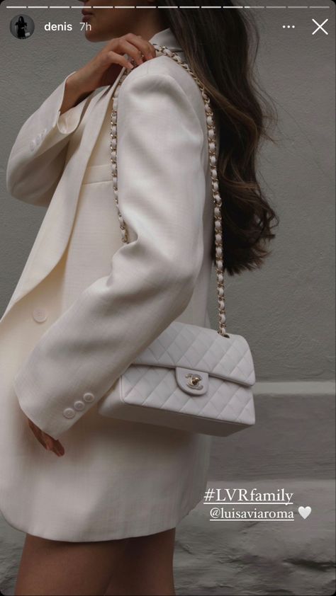 Small White Chanel Bag, White Chanel Classic Flap Outfit, White Chanel Bag Aesthetic, Classy Bags Aesthetic, Chanel Bags 2023, Chanel White Aesthetic, White Chanel Bag Outfit, Chanel White Bag, Chanel Bag Aesthetic