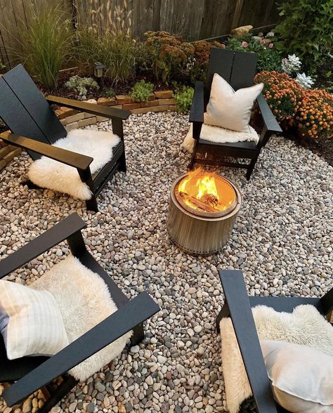 Koti Diy, Backyard Renovations, Backyard Remodel, Backyard Inspiration, Backyard Inspo, Backyard Fire, Patio Decorating Ideas, Outdoor Decor Backyard, Fire Pit Backyard