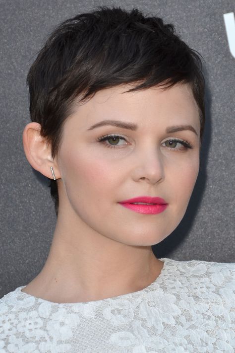 Ginnifer Goodwin Hair Pixie, Genifer Goodwin, Ginnifer Goodwin Pixie, Celebrity Short Haircuts, Pixie Bangs, Long Hair Older Women, Long Ombre Hair, Haircut Pixie, Ginnifer Goodwin